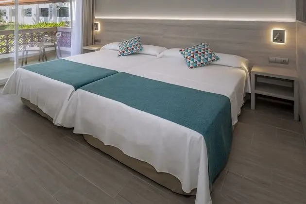 Üç Kişilik Oda, Balkon, Kısmi Deniz Manzaralı (3 adultos)