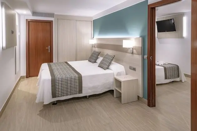 Family Oda, Balkon (3 adults + 1 child)