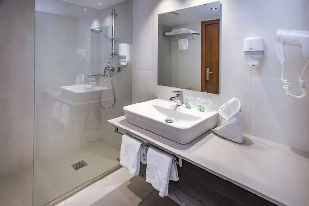 Tek Büyük Yataklı Oda, Balkon, Deniz Manzaralı (2 Adults)