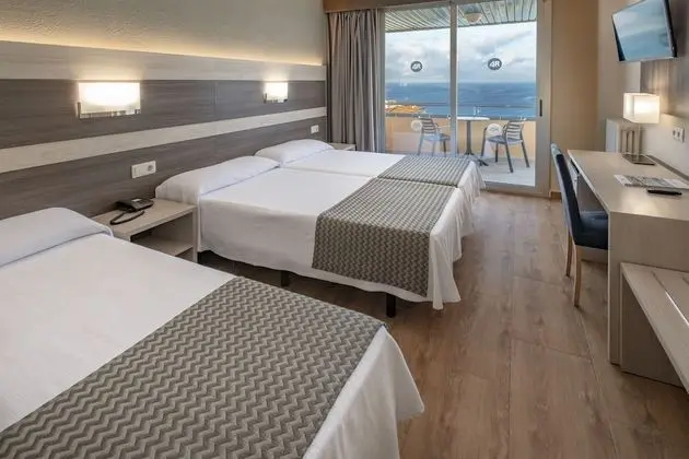 Dört Kişilik Oda, Balkon, Deniz Manzaralı (2 adults + 2 children)