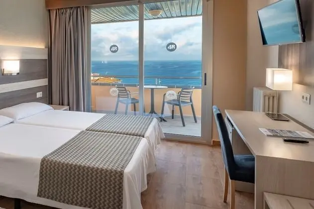 Üç Kişilik Oda, Balkon, Deniz Manzaralı (2 adults + 1 child)