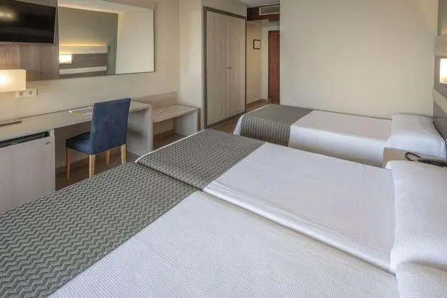 Üç Kişilik Oda, Balkon, Deniz Manzaralı (2 adults + 1 child)