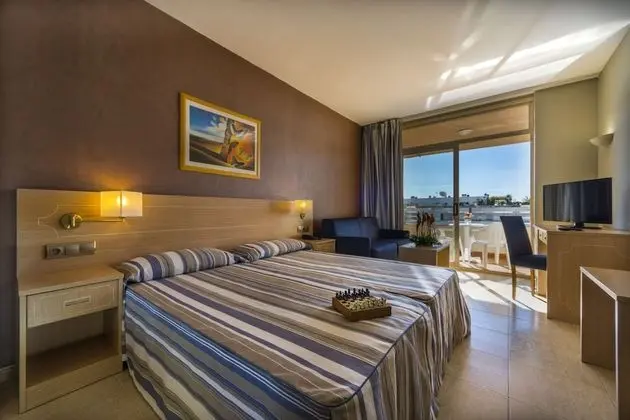 Standard Dört Kişilik Oda, Balkon (2 Adults + 2 Children)