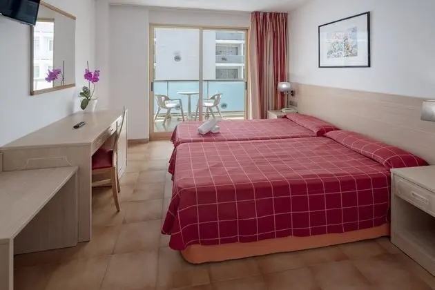 Standard Üç Kişilik Oda, Balkon (2 Adults and 1 Child)