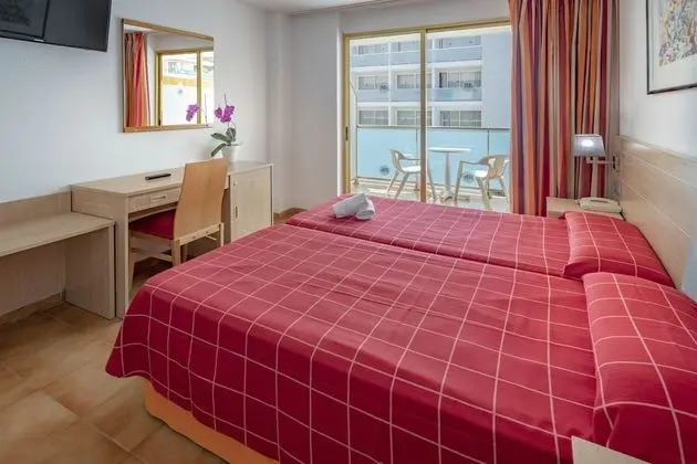 Standard Üç Kişilik Oda, Balkon (2 Adults and 1 Child)