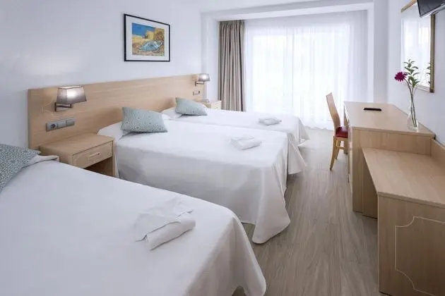 Standard Üç Kişilik Oda, Balkon (2 Adults and 1 Child)