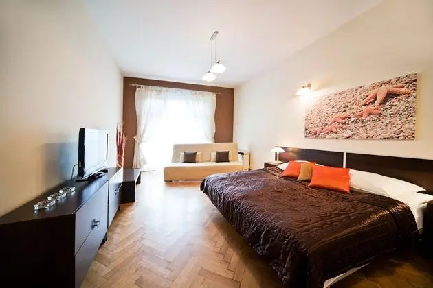 Apart Daire, 2 Yatak Odası, Balkon, Bahçe Manzaralı