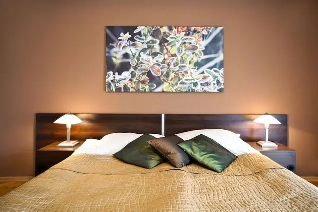 Apart Daire, 2 Yatak Odası, Balkon, Bahçe Manzaralı