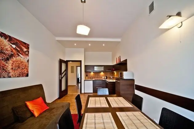 Apart Daire, 2 Yatak Odası, Balkon, Bahçe Manzaralı