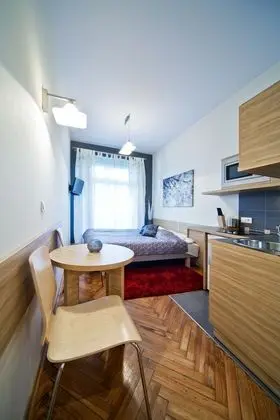 Economy Stüdyo, Balkon