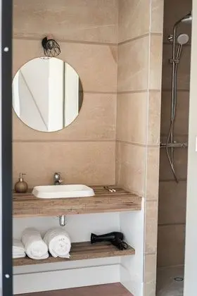 Luxury Tek Büyük Yataklı Oda, Özel Banyo, Bahçe Manzaralı (Miyochi)