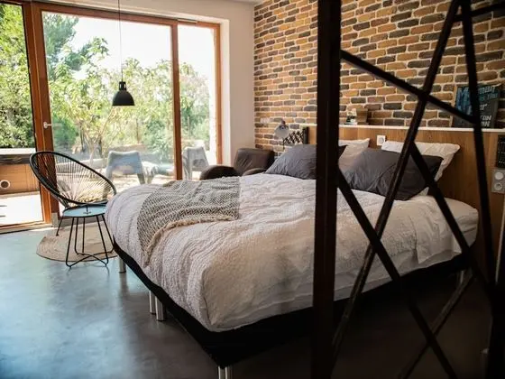 Tek Büyük Yataklı Oda, Özel Banyo, Bahçe Manzaralı (Chicago)