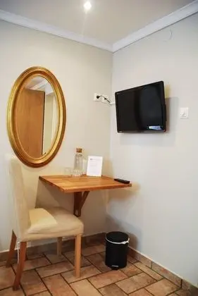 İki Ayrı Yataklı Oda, Ortak Banyo
