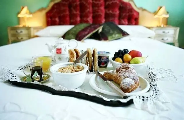 Tek Büyük Yataklı Oda, Ortak Banyo