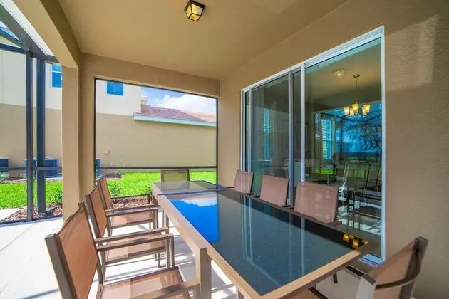 Villa (8028OAKSHA)