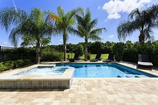 Villa (Exceptional 5 Bedroom Property On Reu)