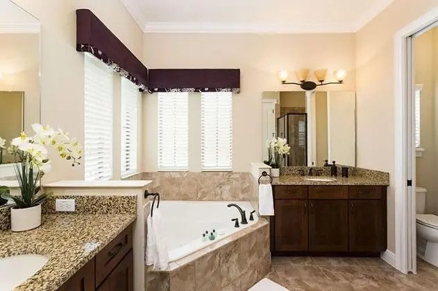 Villa (Exceptional 5 Bedroom Property On Reu)