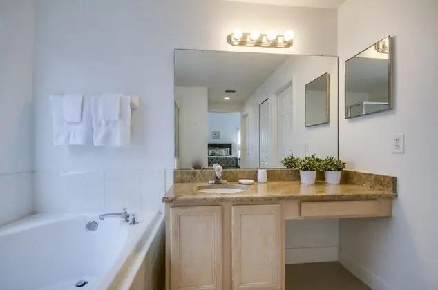 Villa (5 bedroom 3.5 bathroom pool villas)