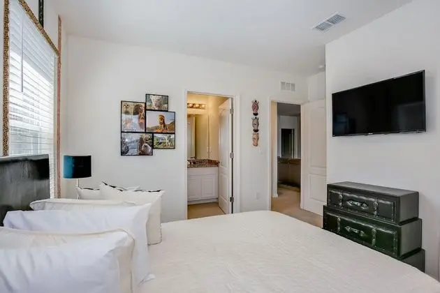 Villa (6091BROADOAK)