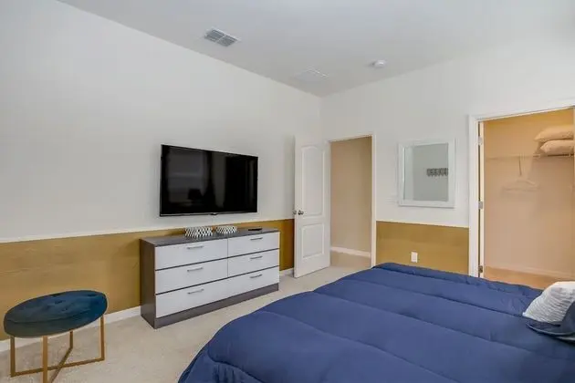 Villa (6091BROADOAK)