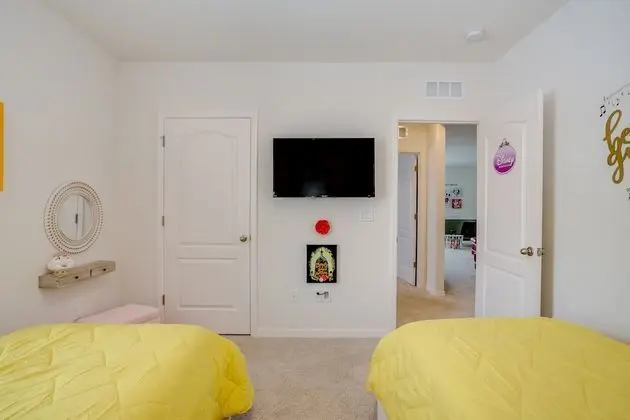 Villa (6091BROADOAK)