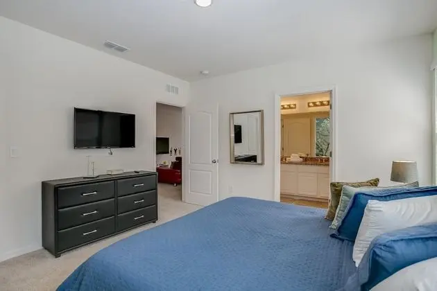 Villa (6091BROADOAK)