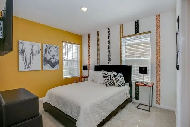 Villa (6091BROADOAK)