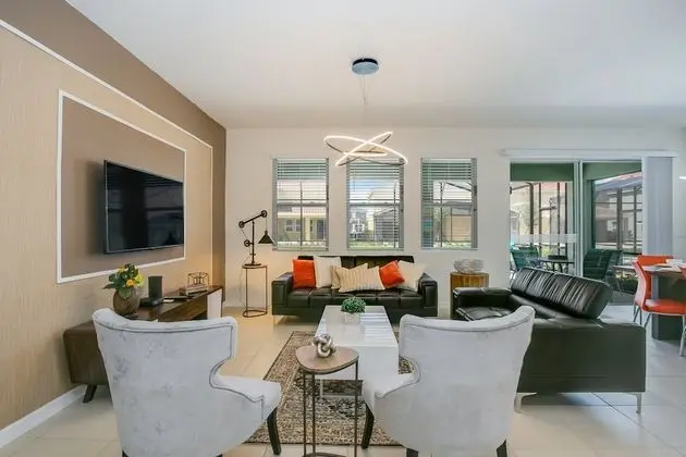Villa (6091BROADOAK)
