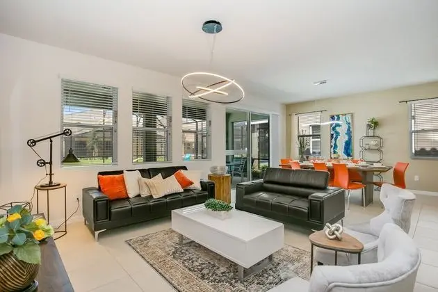 Villa (6091BROADOAK)