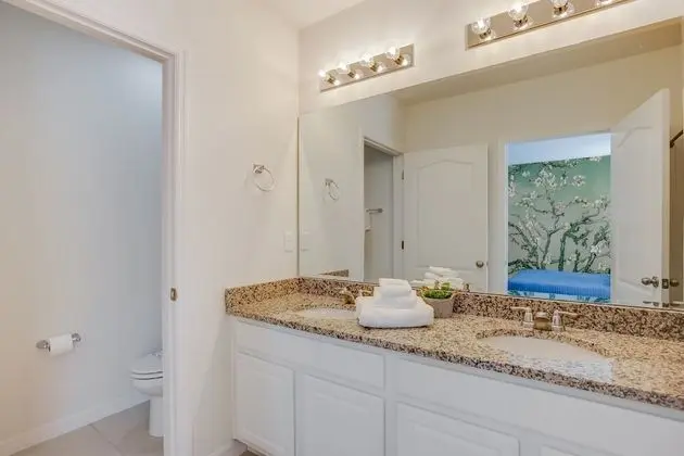 Villa (6091BROADOAK)