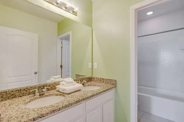Villa (6091BROADOAK)