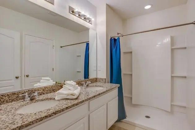 Villa (6091BROADOAK)