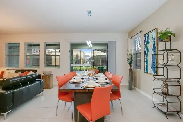 Villa (6091BROADOAK)