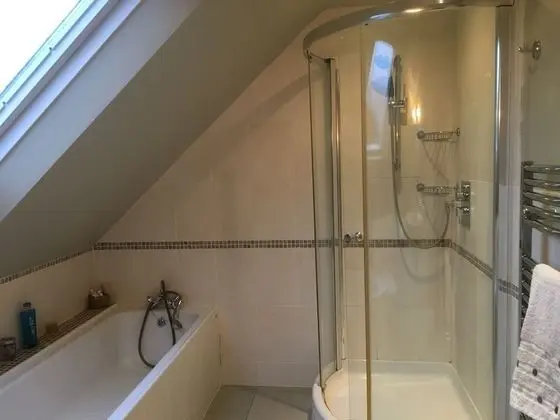 Tek Büyük Yataklı Oda, Banyolu/Duşlu (Charlton Room)