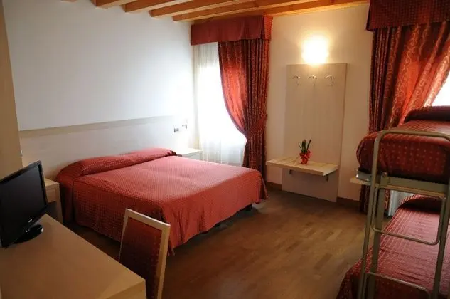 Dört Kişilik Oda, Birden Çok Yatak, Sigara İçilmez