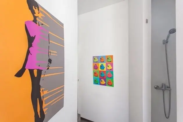 Tek Büyük Yataklı Oda, Ortak Banyo