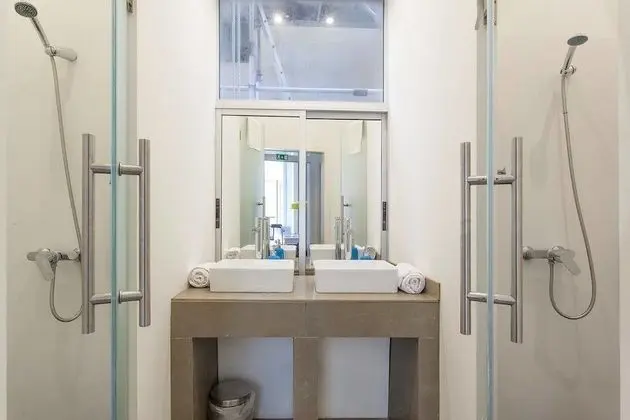 Tek Büyük Yataklı Oda, Ortak Banyo