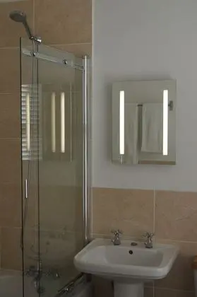 Superior Tek Büyük Yataklı Oda (Corfe)