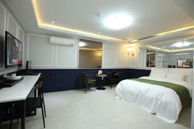 Deluxe Tek Büyük Yataklı Oda