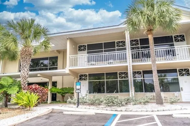 Oda (502 Little Harbor Inn)