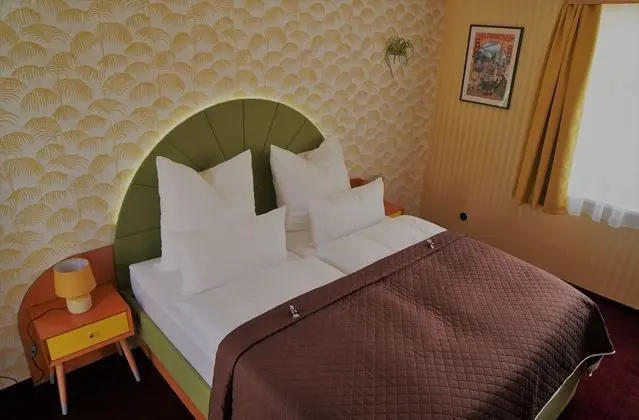 Tek Büyük Yataklı Oda (Motel Room)
