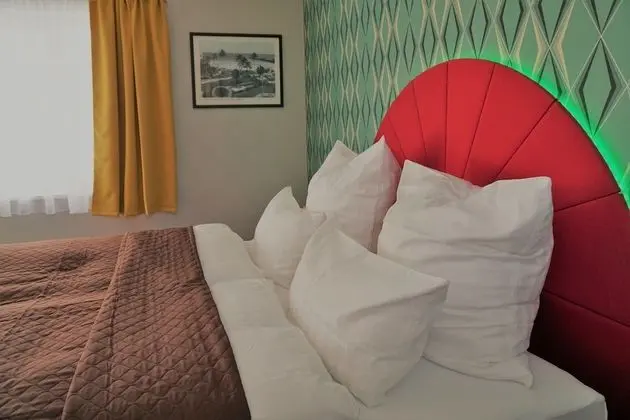 Tek Büyük Yataklı Oda (Motel Room)