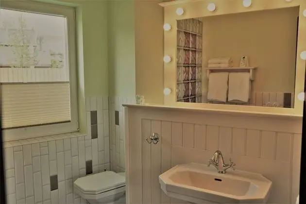 Tek Büyük Yataklı Oda (Motel Room)