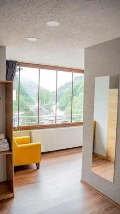 Triple, Dere ve Orman Manzaralı, Balkonlu