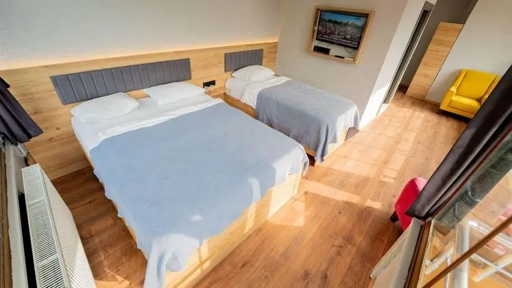 Triple, Dere ve Orman Manzaralı, Balkonlu