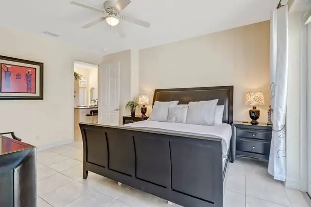 Ev (536 SE 33rd St)