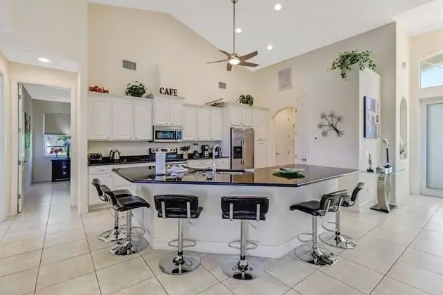 Ev (536 SE 33rd St)