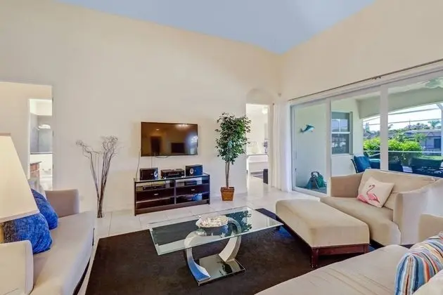 Ev (536 SE 33rd St)