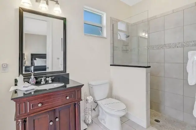 Ev (536 SE 33rd St)