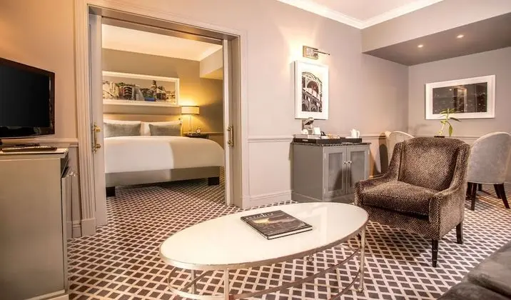 Luxury Oda